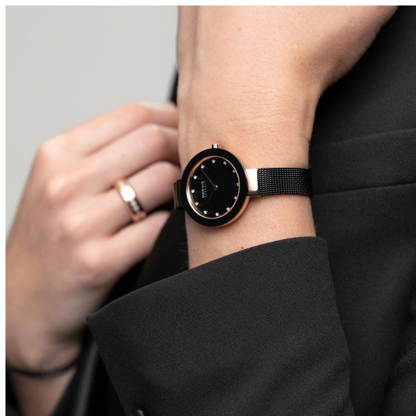 Bering (แบริง) นาฬิกาผู้หญิง รุ่น Ceramic ระบบควอตซ์ สายถักสแตนเลสสตีล หน้าปัด 35 มม.