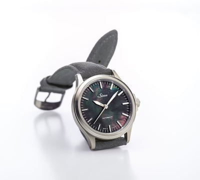 [Pre-Order] Sinn (ซินน์) นาฬิกา รุ่น 556 I Mother-of-pearl S สายหนัง/สายสแตนเลสสตีล ขนาดตัวเรือน 38.5 มม. (556 I MOP S)