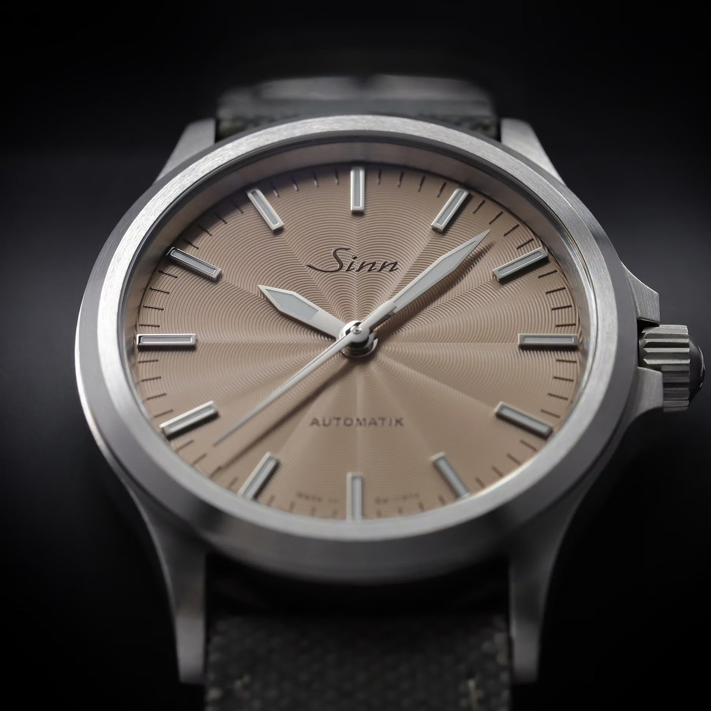 [พร้อมส่ง / Pre-Order] Sinn (ซินน์) นาฬิกา 556 Sand สายหนัง/สเตนเลสสตีล ขนาดตัวเรือน 38.5 มม. (556 Sand)