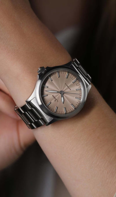 [พร้อมส่ง / Pre-Order] Sinn (ซินน์) นาฬิกา 556 Sand สายหนัง/สเตนเลสสตีล ขนาดตัวเรือน 38.5 มม. (556 Sand)