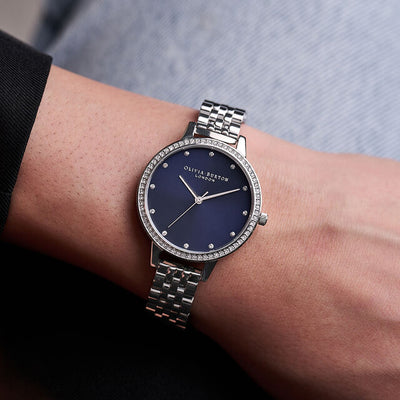 Olivia Burton (โอลิเวีย เบอร์ตัน) นาฬิกาผู้หญิง Classic Sparkle Bezel ระบบควอตซ์ สายสแตนเลสสตีล ขนาดตัวเรือน 34 มม. (OB16DE12)